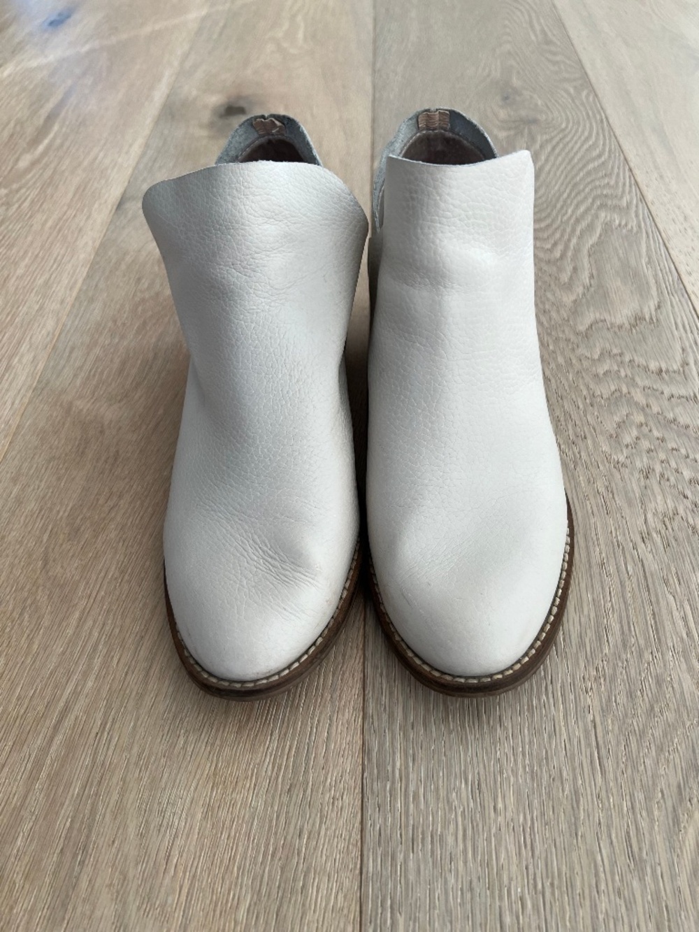 036 🇨🇦 Kelsi Dagger Soft Leather White Boots, Size 8